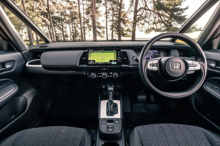 Торпедо Honda Jazz e:HEV 2020 года  (UK) (фото 25 из 40)
